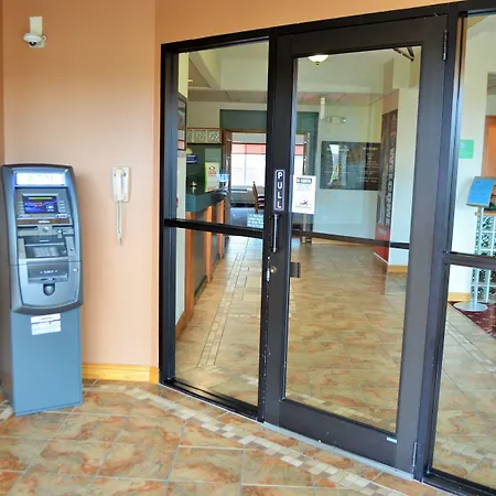 Days Inn & Suites By Wyndham Madison-3