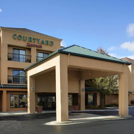 Courtyard Detroit Utica-2