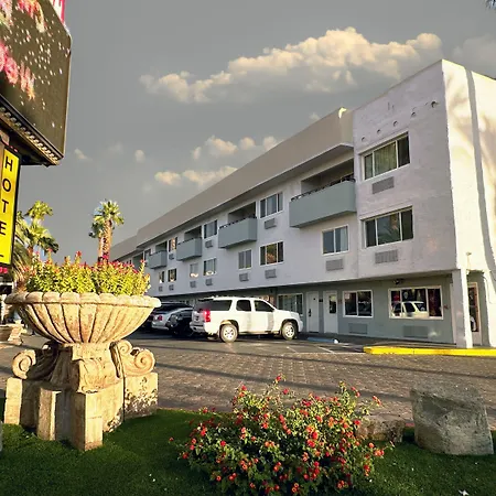 Super 8 By Wyndham Las Vegas North Strip/Fremont St. Area-2