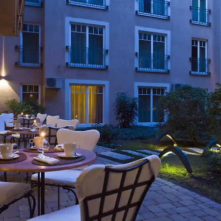 Mamaison Residence Izabella Budapest-3