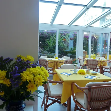 Hotel Yacht Club-2