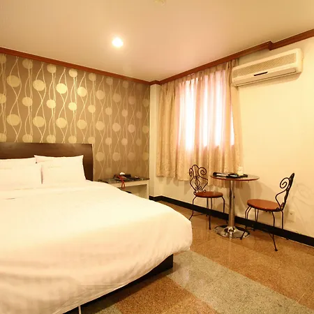 Hotel New World-2