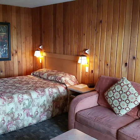 The Cedarwood Inn & Suites-2