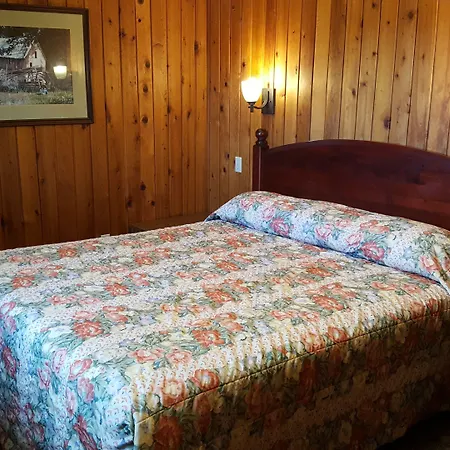 The Cedarwood Inn & Suites-3