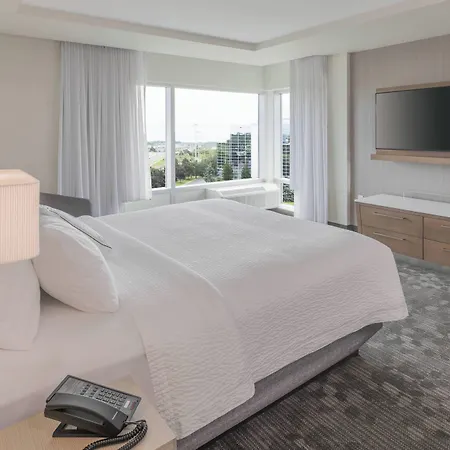 Courtyard By Marriott Burlington-Oakville-2