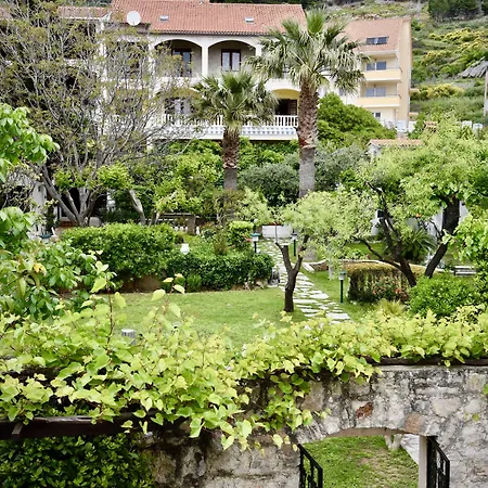 Villa Giardino Heritage Boutique Hotel Bol-2