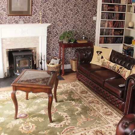 Hollyburn Bed And Breakfast-2