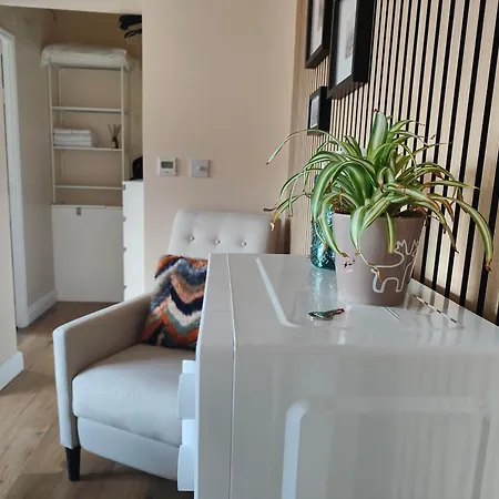 Clifton House O2 & Excel Rooms With Private Bathroom And Breakfast Option-3