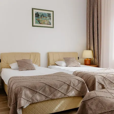 Hotel N-2