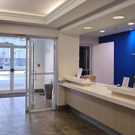 Super 8 By Wyndham Estevan-3