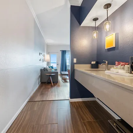 Cherry Tree Inn & Suites-2