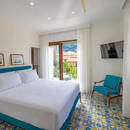 Palazzo Gargiulo Luxury Rooms & Suites-3