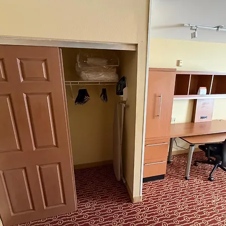 Mainstay Suites Bloomington Near University-3