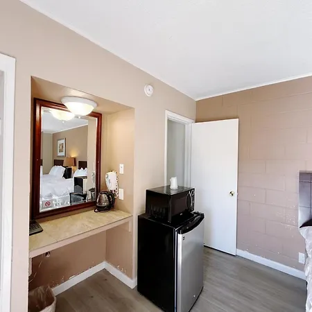 Royal Inn And Suites-2