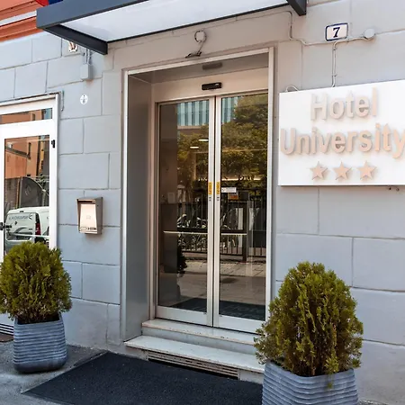 Hotel University-2
