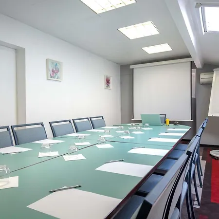 Ibis Brignoles Provence Verte-2