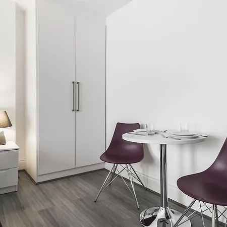 Smart Stay Swiss Cottage-3