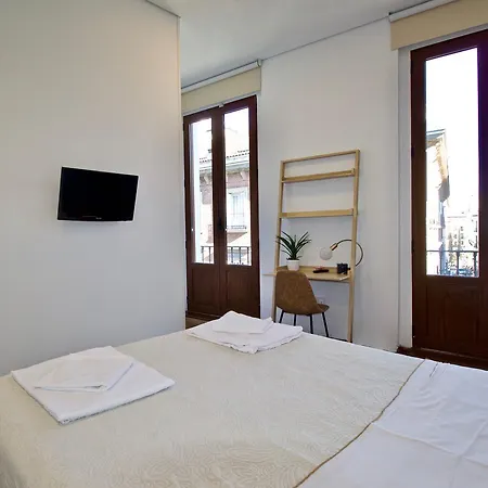 The Bridge Huertas - Hostal-3