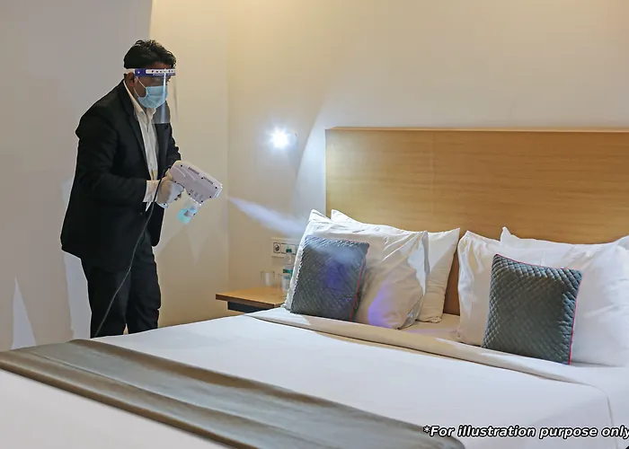 Fabhotel Prime The Royal Galaxy