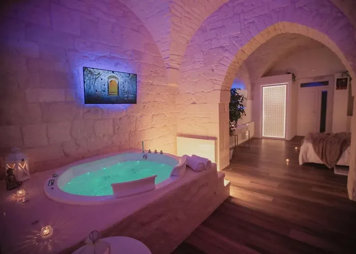 Romantic Suite With Private Jacuzzi Malely Suite Martina Franca
