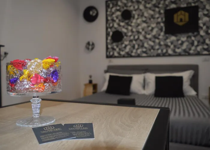 Geometric Art Home Bari