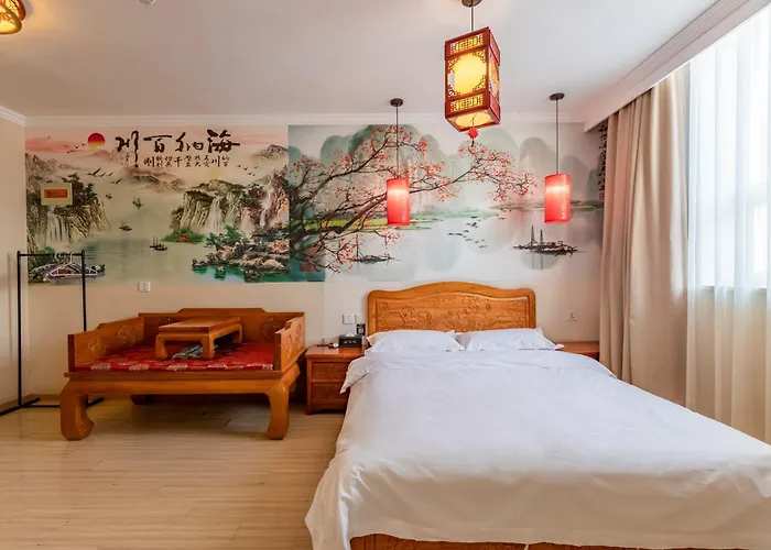 Happy Dragon Alley Hotel: City Center Charm with Free Coffee & Tourist Services