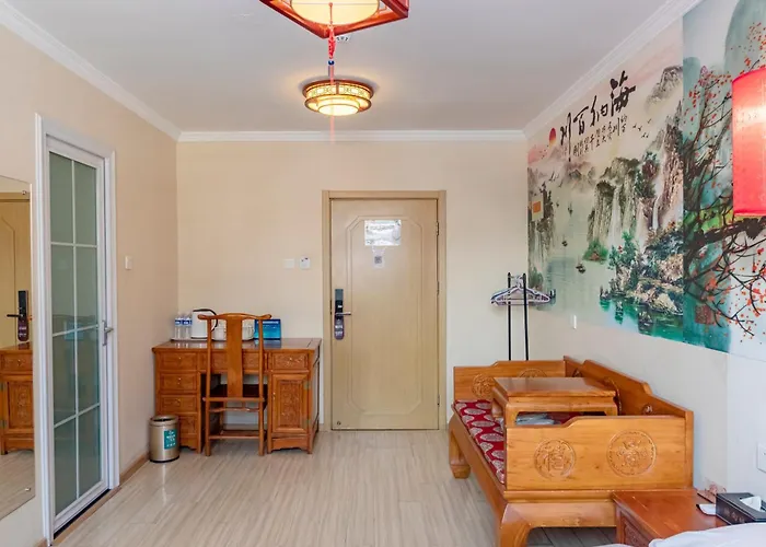 Happy Dragon Alley Hotel: City Center Charm with Free Coffee & Tourist Services