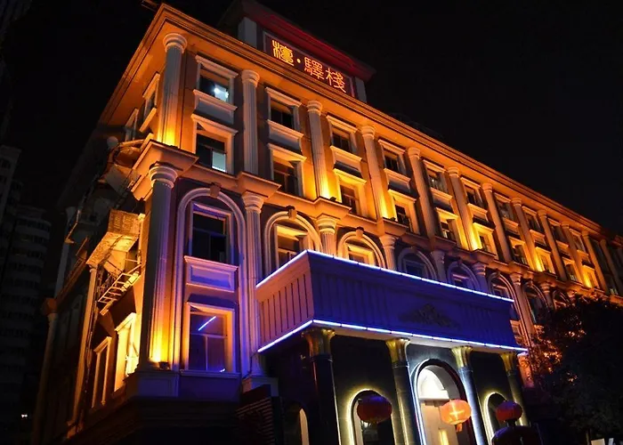 Base-Sanlitun Serviced Apartment
