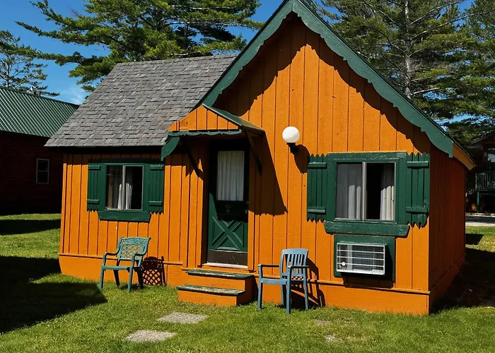 Cabins Of Mackinac & Lodge Mackinaw City