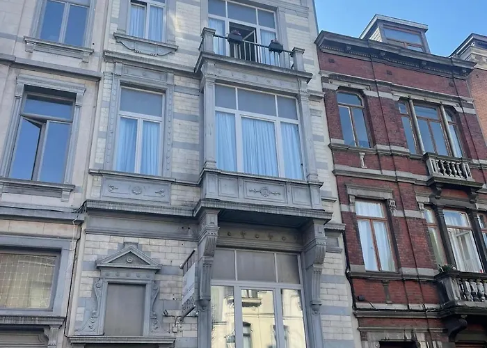 Hotel Satellite