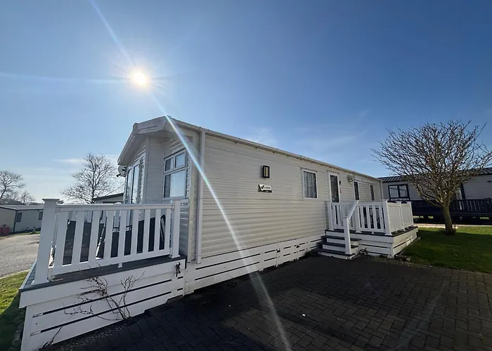 64, Belle Aire Caravan Park, Sleeps 6, Bed Linen And Towels Included, Free Wifi, Pets Welcome With Onsite Clubhouse