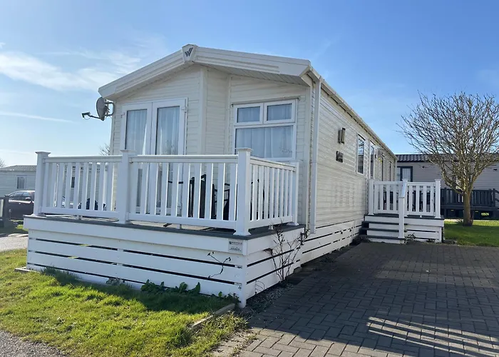 64, Belle Aire Caravan Park, Sleeps 6, Bed Linen And Towels Included, Free Wifi, Pets Welcome With Onsite Clubhouse