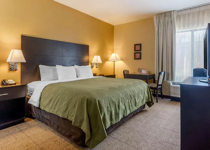 Quality Inn & Suites Lenexa Kansas City