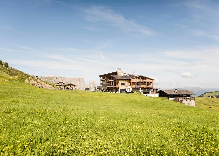 Hotel Goldknopf Alpe Di Siusi