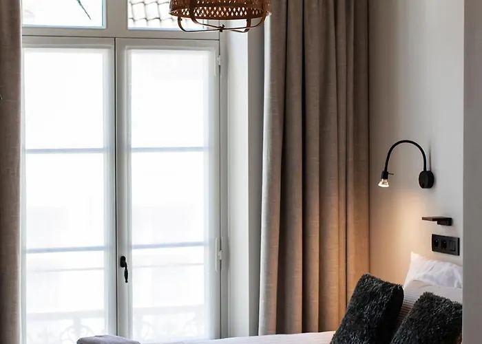 Hotel Rose Red Brujas