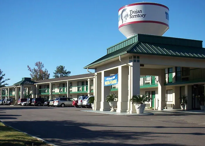 Baymont By Wyndham Troy Hotel