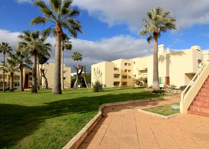 Parque Mourabel, Oasis Village & Pe Do Lago
