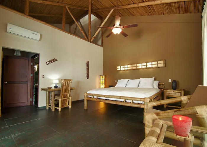 Clandestino Beach Resort Parrita