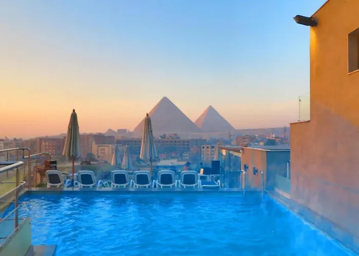 Pyramid Front Hotel Al Kawm al Akhdar