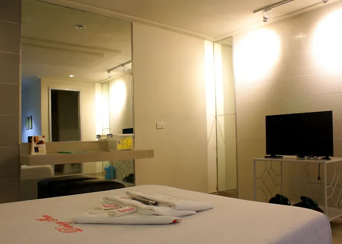 Daisy Hotel