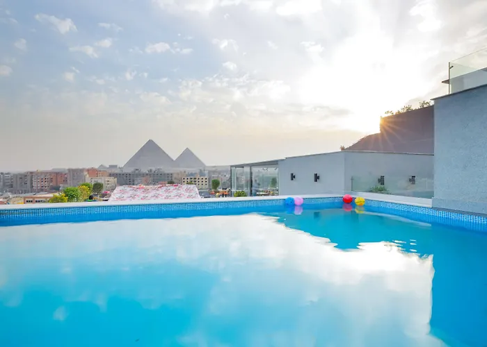 Pyramid Front Hotel Al Kawm al Akhdar