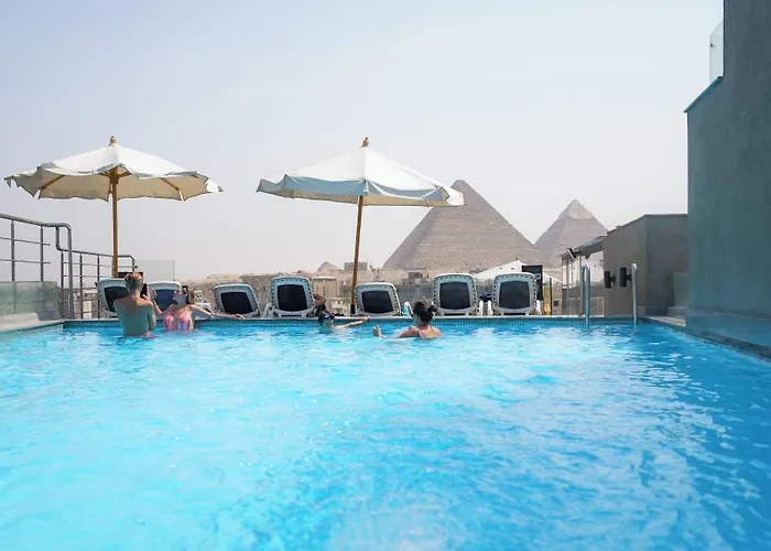 Pyramid Front Hotel Al Kawm al Akhdar