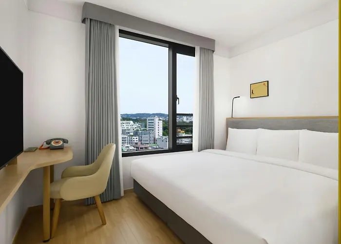 Moxy Seoul Insadong Hotel