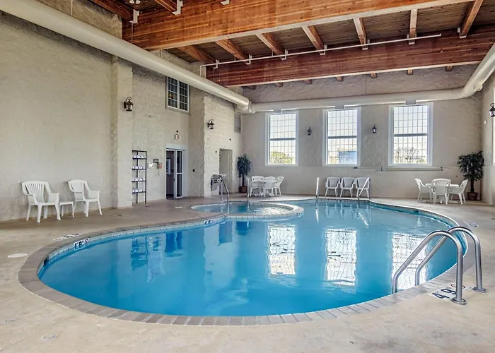 Comfort Inn & Suites Grafton-Cedarburg