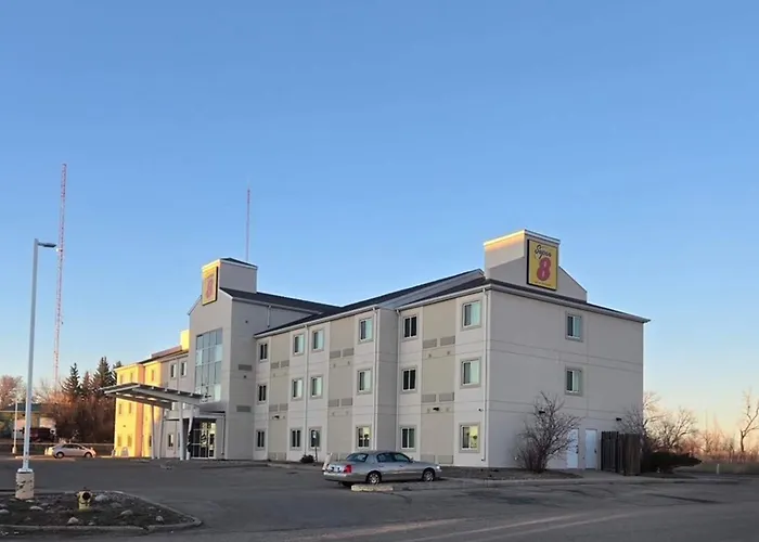 Super 8 By Wyndham Estevan