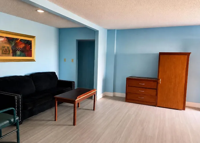 Blue Way Inn & Suites Wichita East