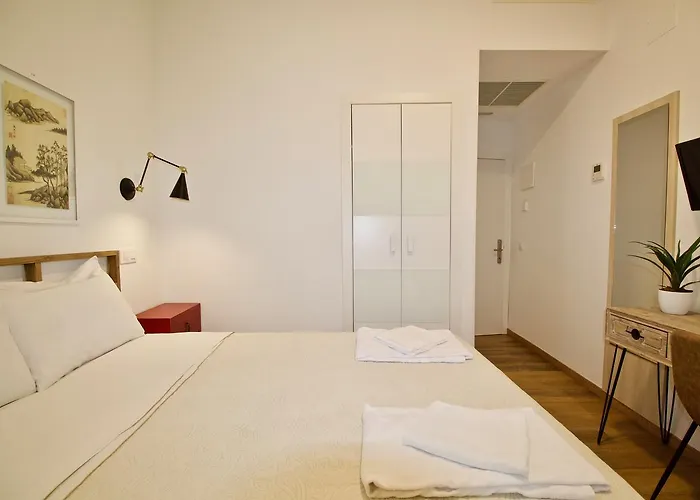 The Bridge Huertas - Hostal Madrid