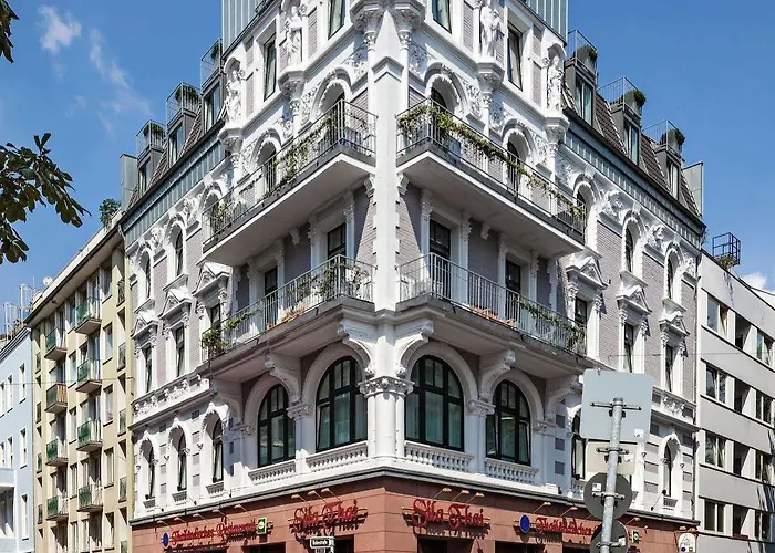 Burns Art Hotel