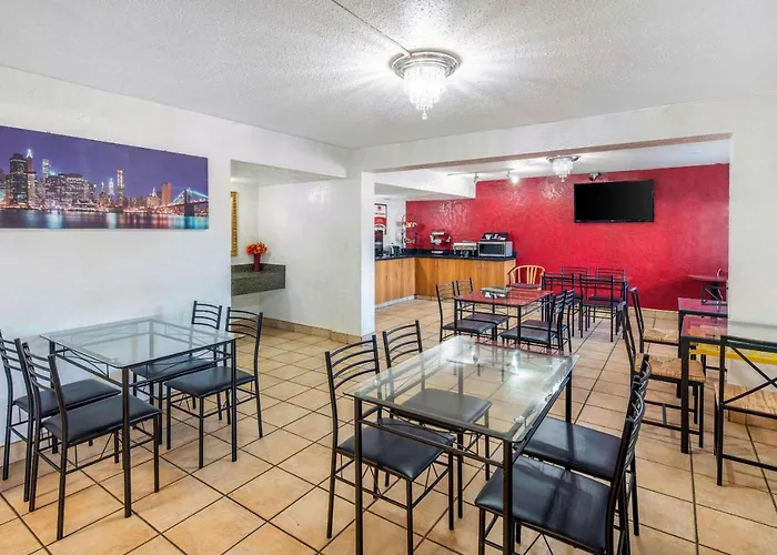 Econo Lodge & Suites Spokane